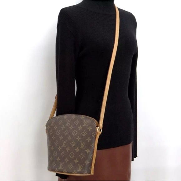 Louis Vuitton crossbody - Picture 2 of 14